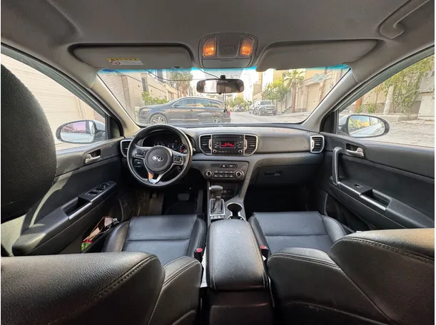 Car image 12