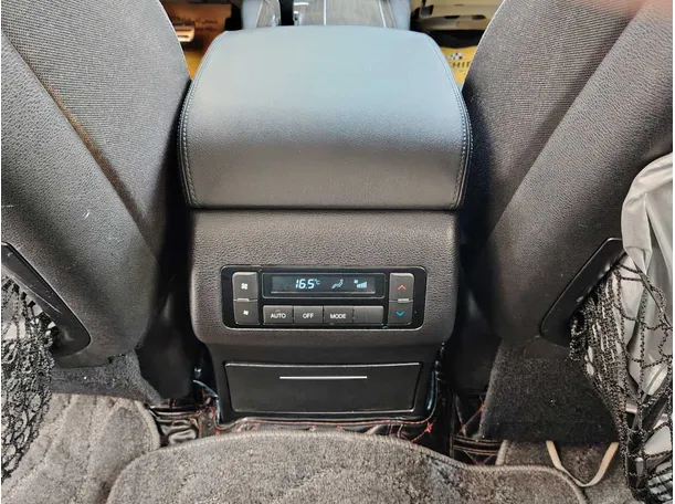 Car image 34