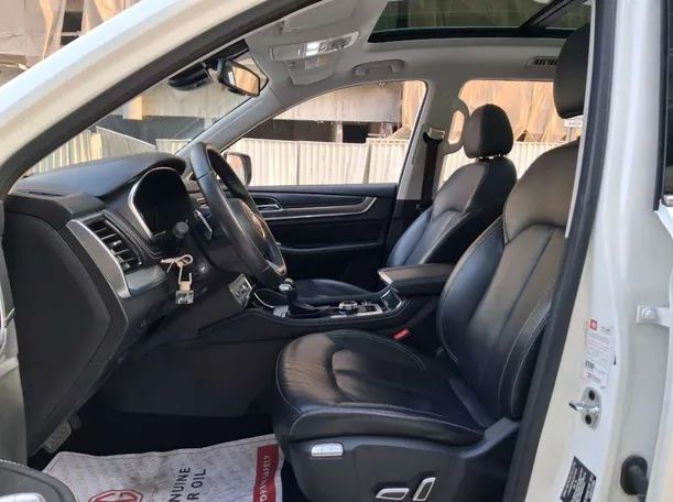 Car image 12