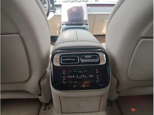 Car image 26