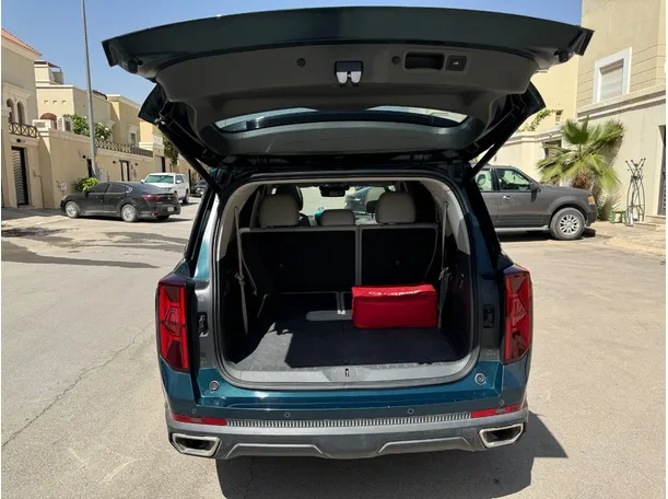Car image 21