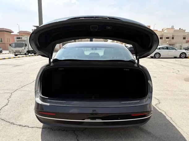 Car image 24