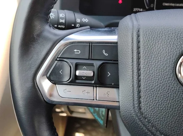 Car image 30