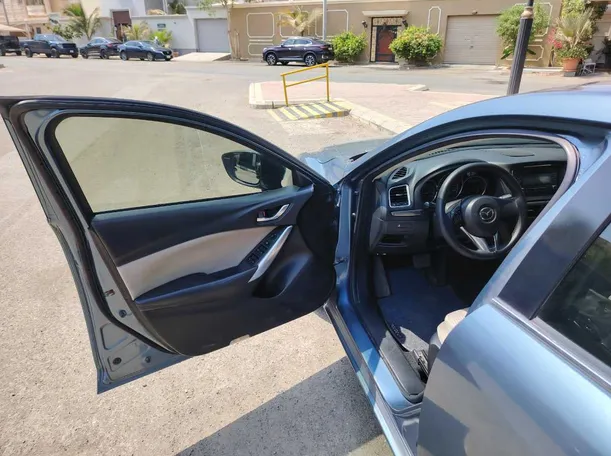Car image 11