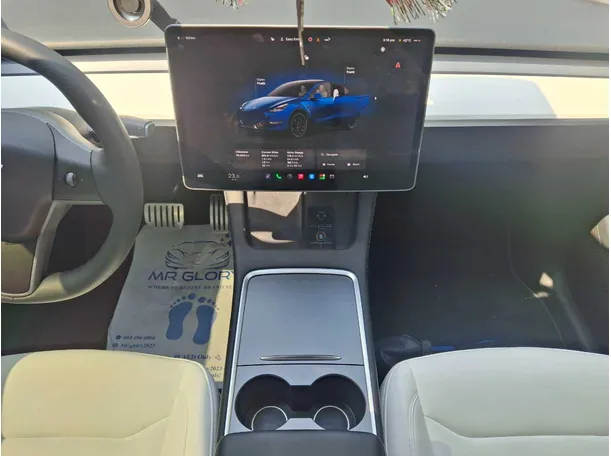 Car image 15