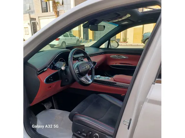 Car image 12