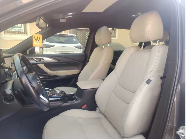 Car image 12