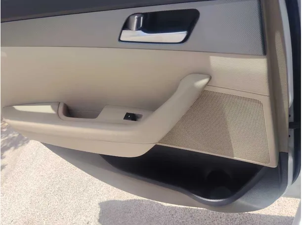 Car image 24