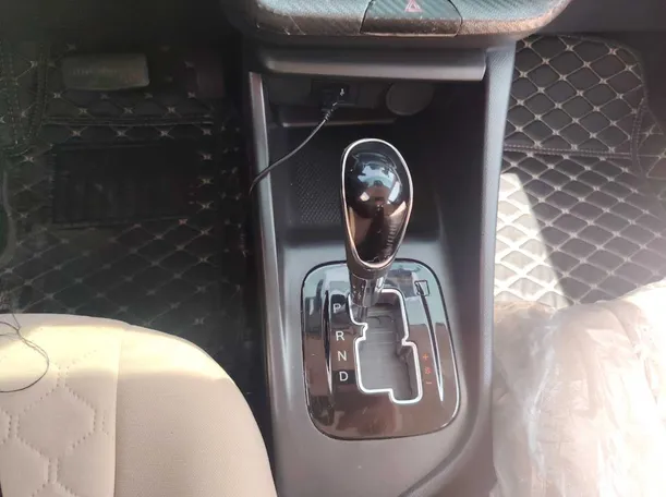 Car image 19