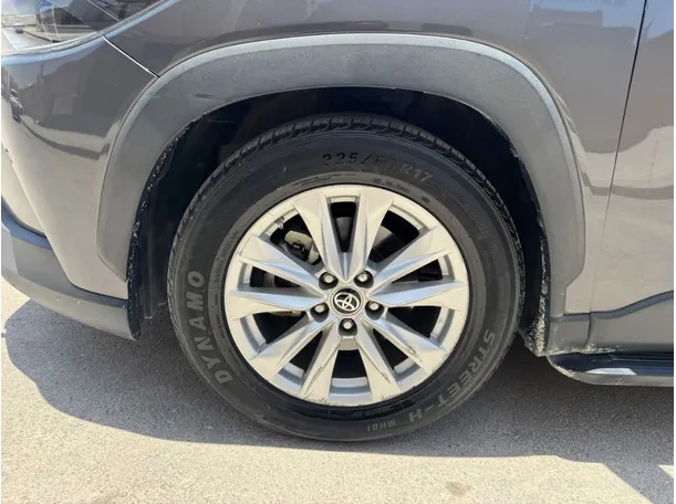 Car image 9