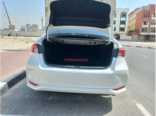 Car image 19