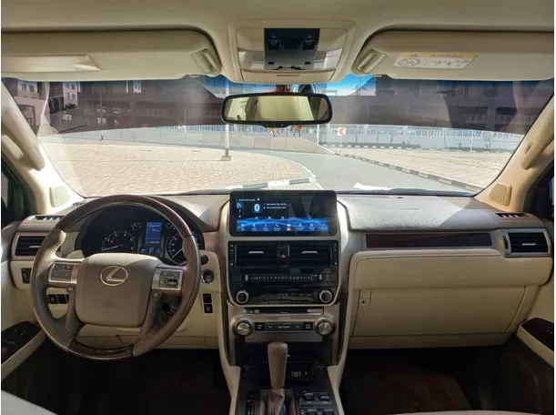 Car image 15