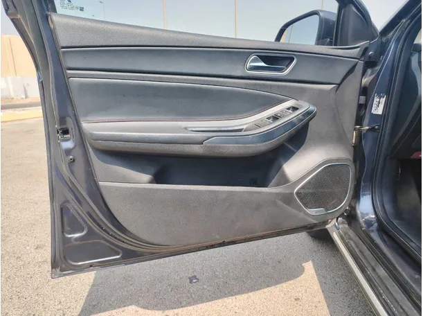 Car image 10