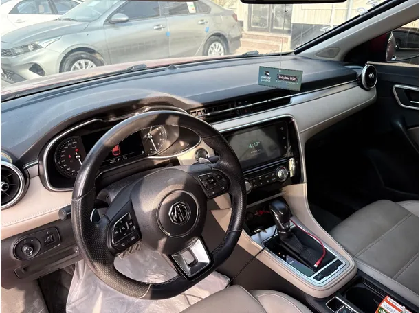 Car image 11