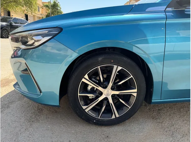 Car image 7