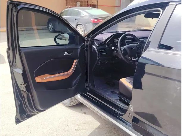 Car image 12