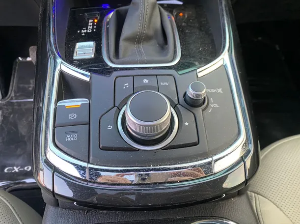Car image 15