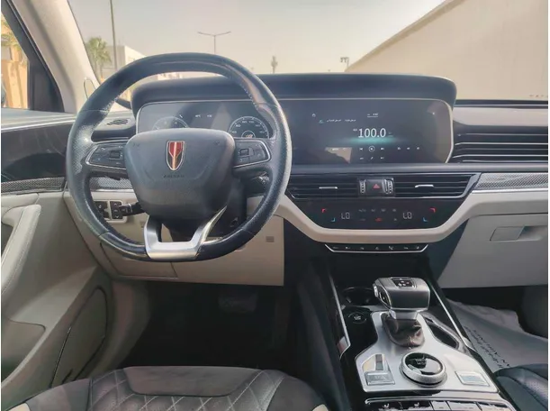 Car image 18
