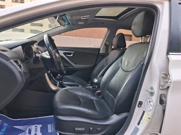 Car image 12