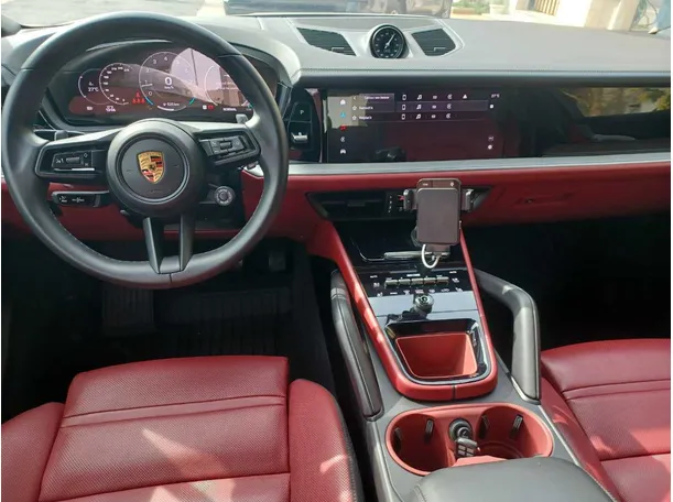 Car image 16