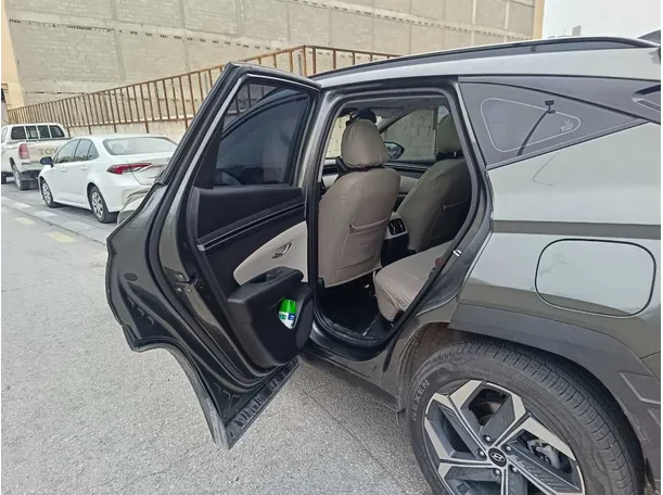 Car image 15