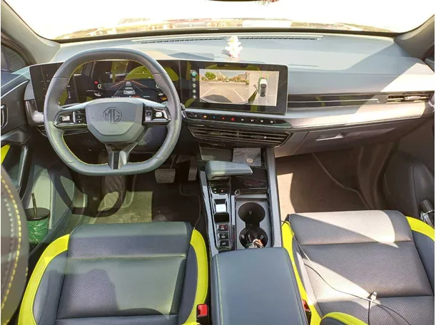 Car image 15