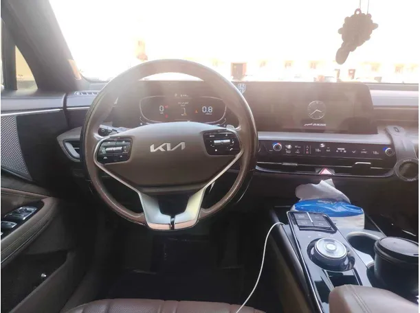 Car image 18