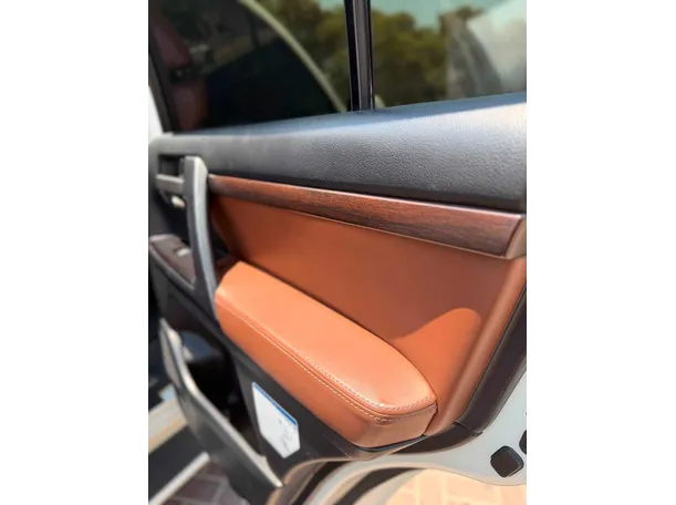Car image 32