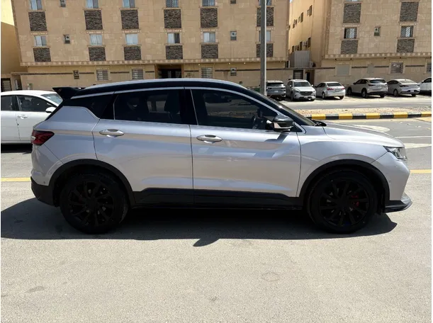 Car image 4