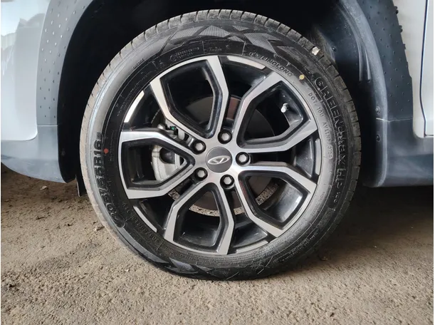 Car image 10