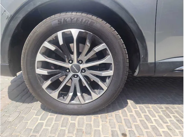 Car image 10