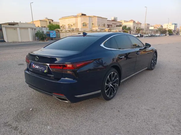 Car image 5