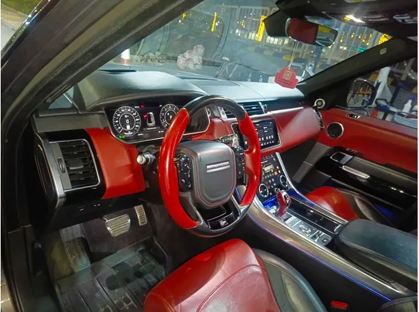 Car image 17