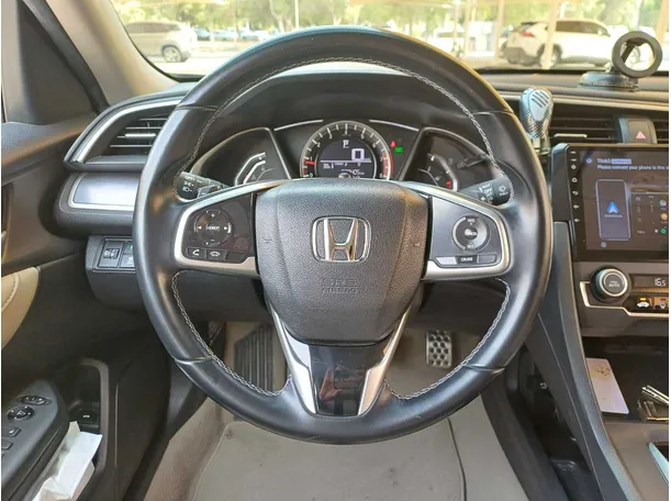 Car image 14