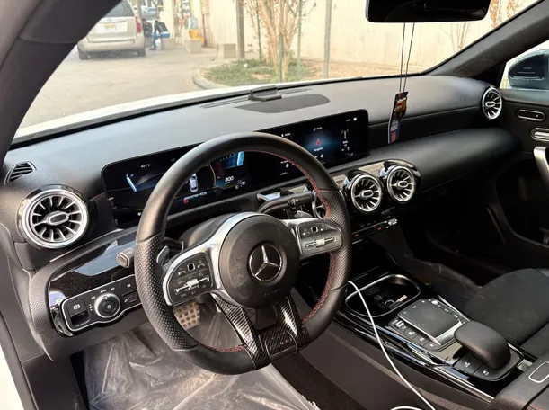 Car image 12