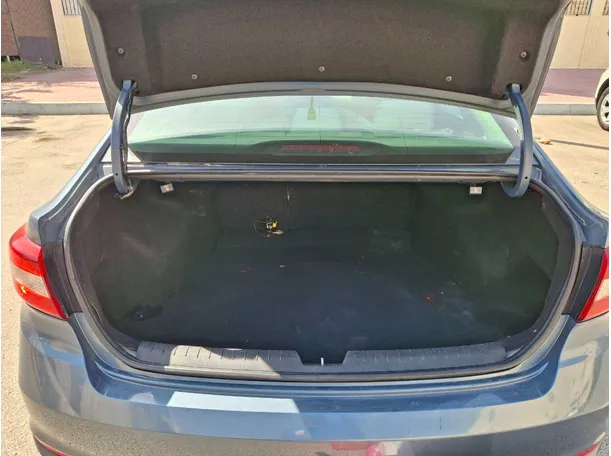 Car image 18