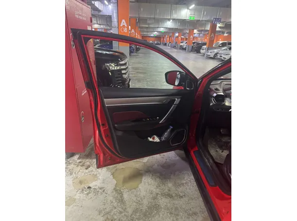 Car image 10