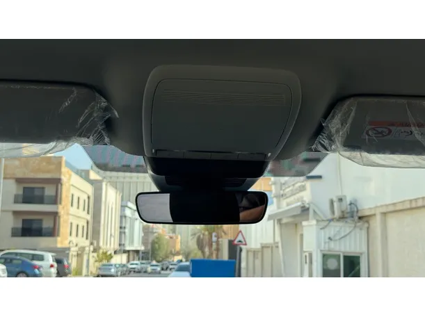 Car image 25