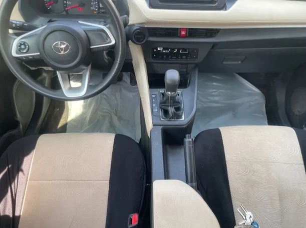 Car image 19