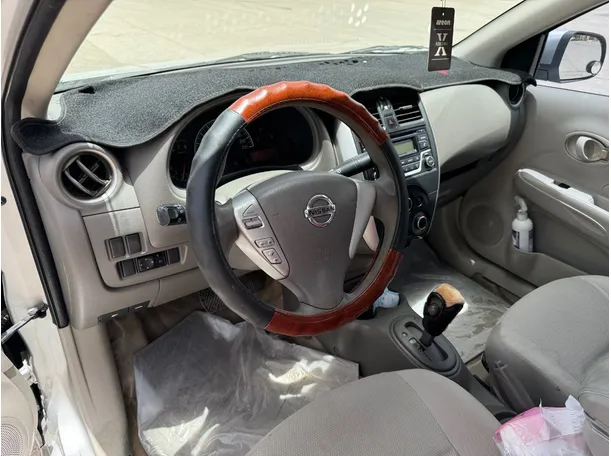 Car image 12