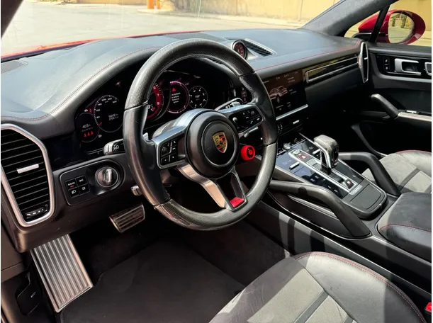 Car image 10