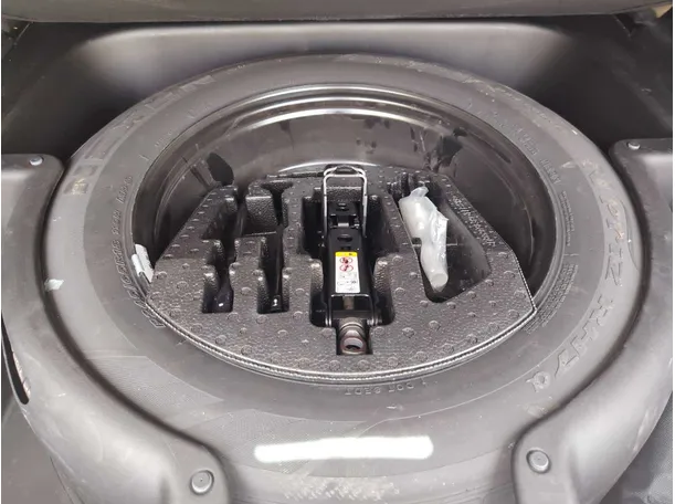 Car image 10