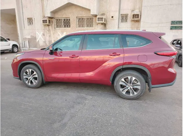 Car image 8