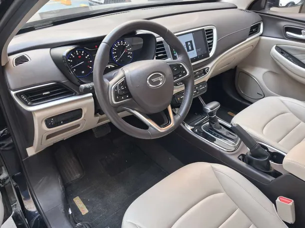 Car image 12