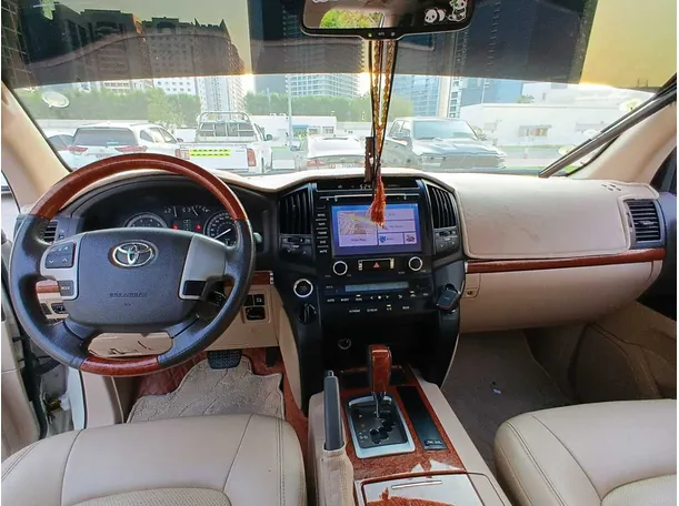 Car image 15