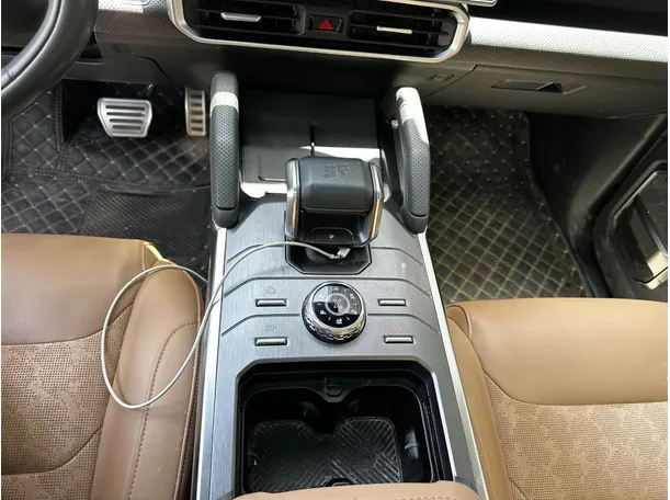 Car image 19