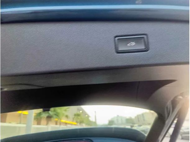 Car image 36