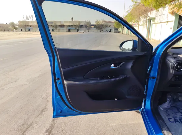 Car image 11