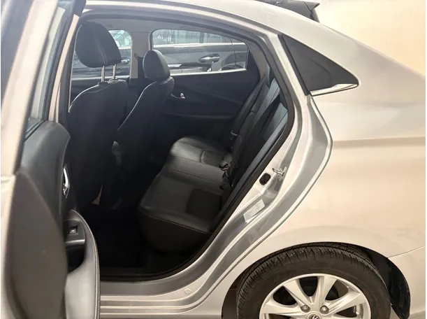 Car image 16