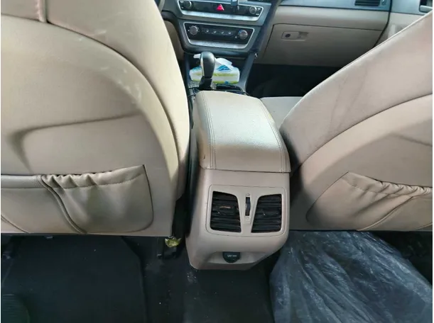 Car image 27